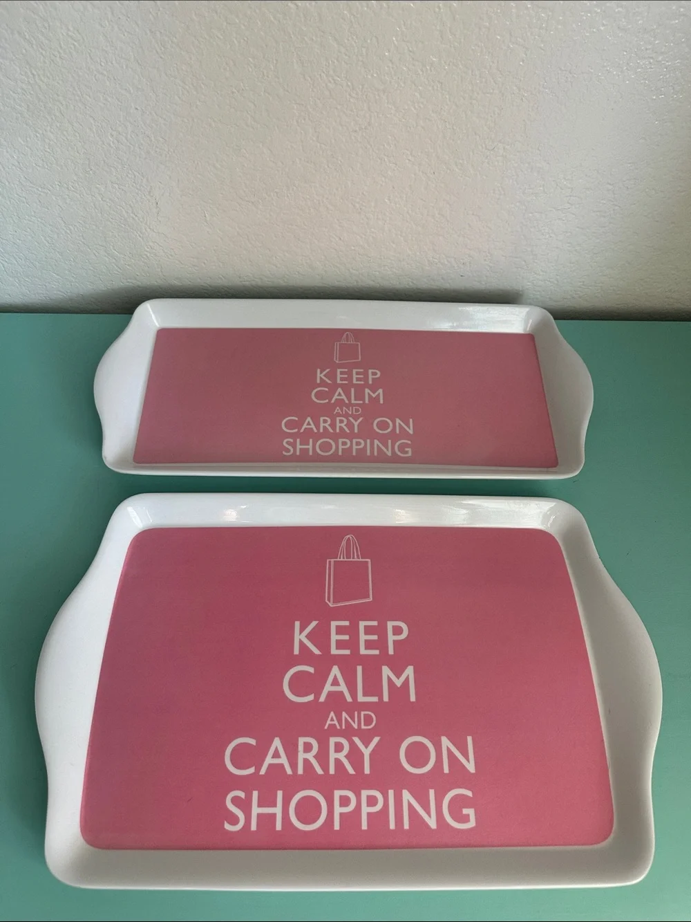 Home Essentials Set of 2 rectangular melamine serving trays ‘Keep Calm&Carry On’